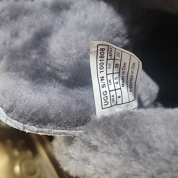 Sneakers - Picture 2 of 3